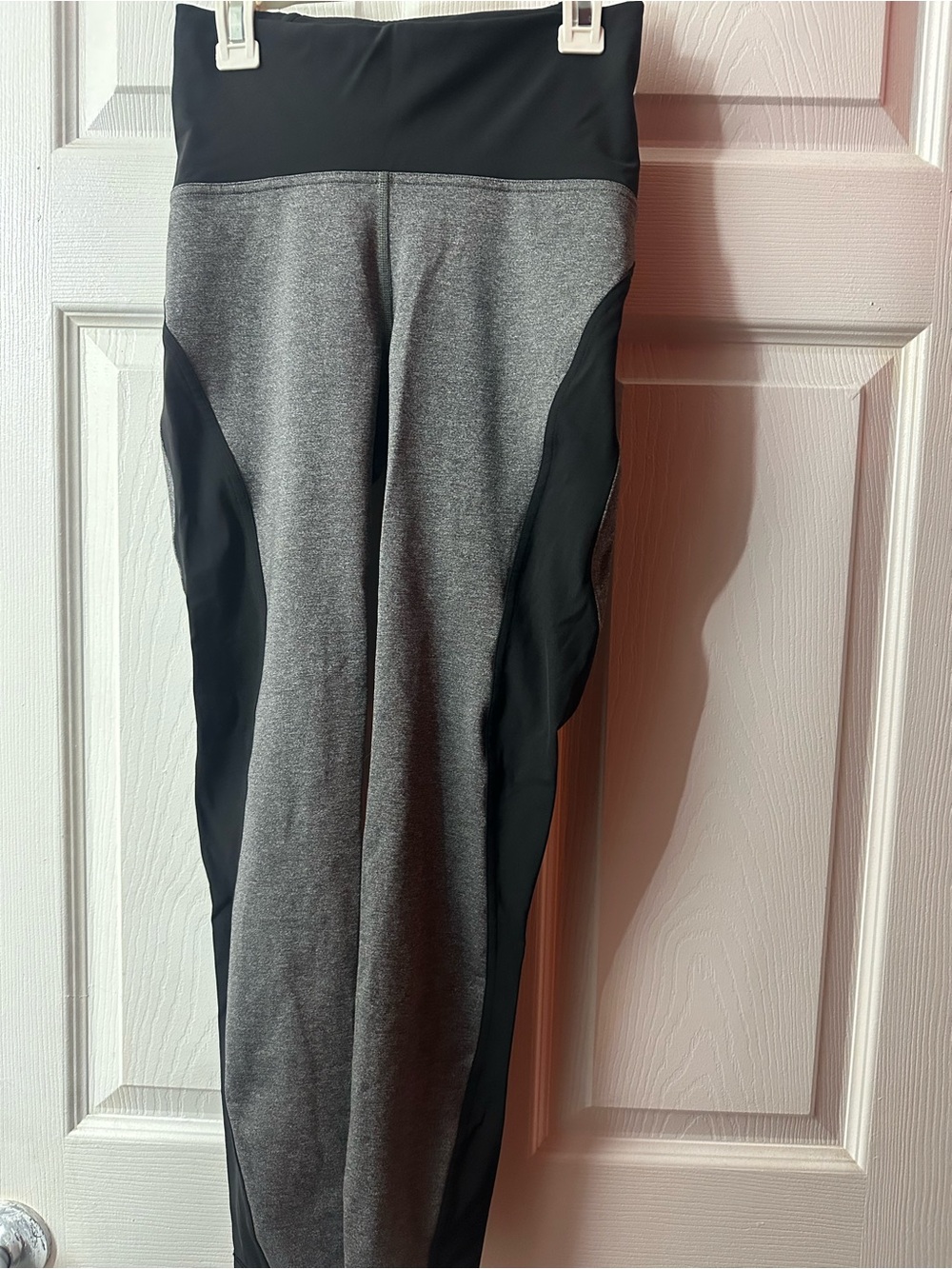 Lululemon gray and black color-blocked leggings size 4